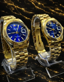 KIT CASAL LUXO ECONOMIA💎 RLX Dourado Detalhes Mostrador Azul Masculino e Feminino + FRETE GRÁTIS (TEMPO LIMITADO) ✨